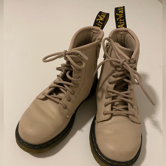 Kids Dr. Martens Taupe Toddler Girls 10 - Picture 2 of 7